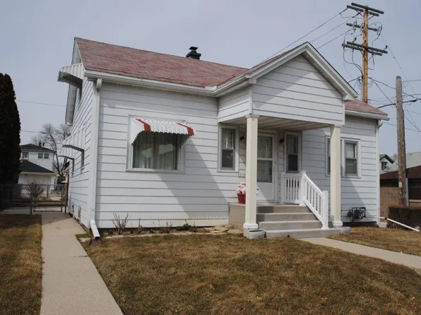 2319 S 61st St, West Allis, WI 53219