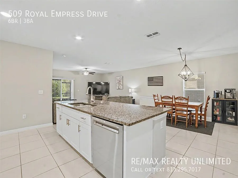 Section 8 Accepted! 509 Royal Empress Drive Ruskin, FL 33570 — Photo 4