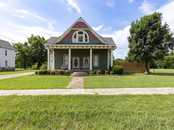 404 E Main St, Ladonia, TX 75449