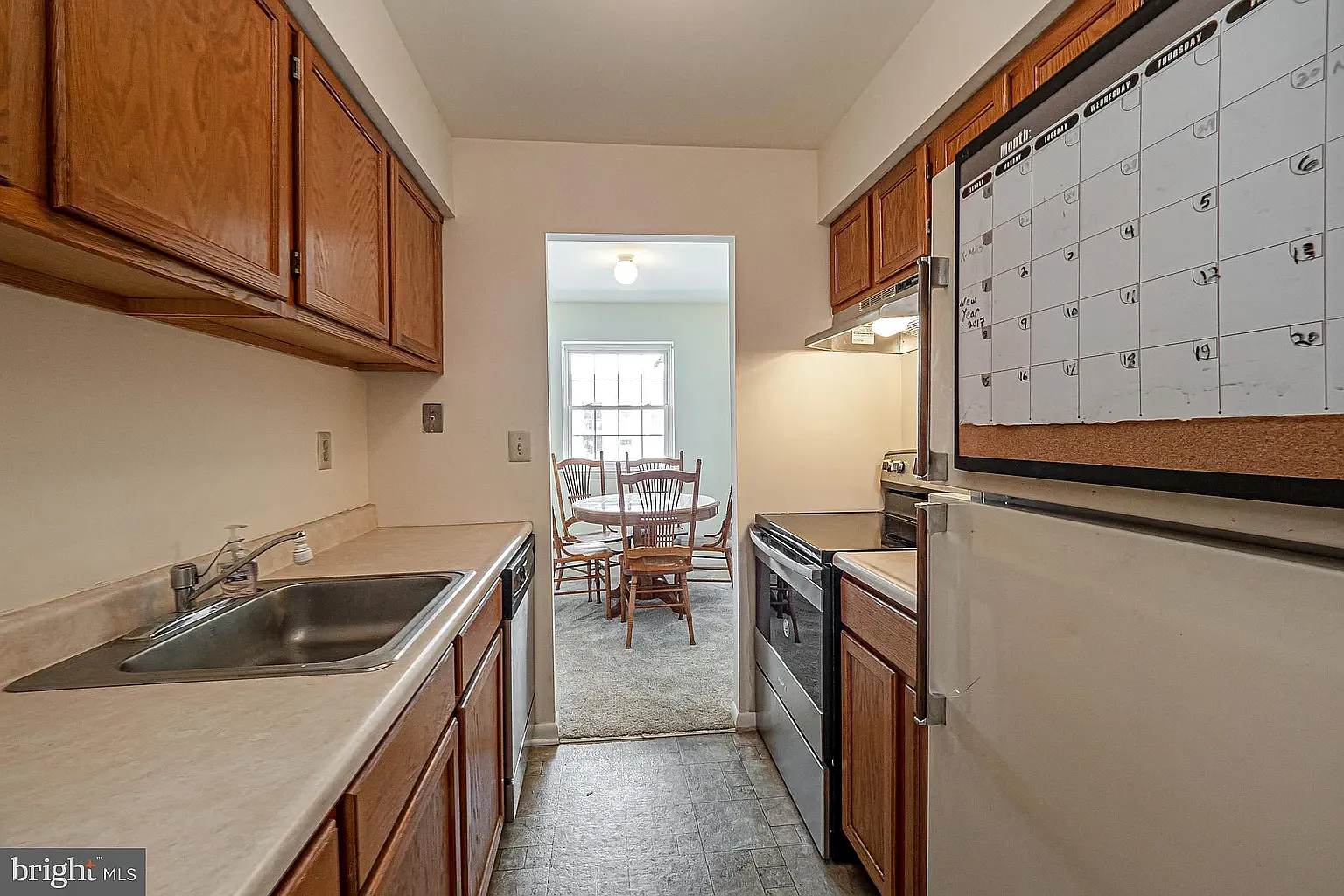 2 bed, 945 sqft, $1,800 — Photo 2