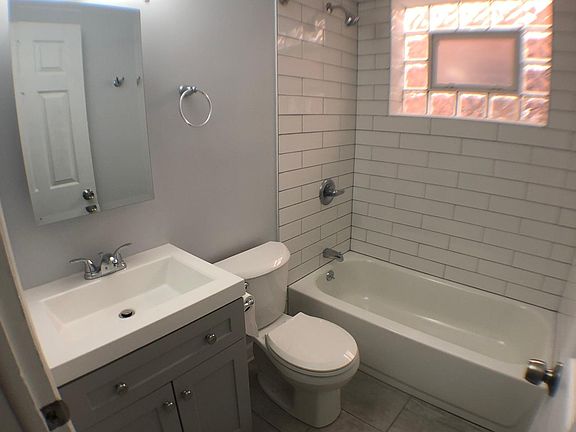 2nd image of 1122 Circle Ave APT 1