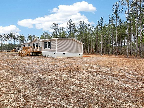 5th image of 812 White Pond Rd