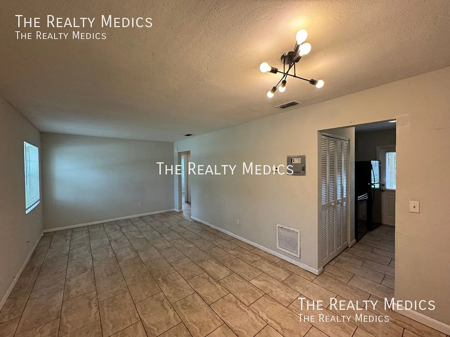 Cozy 4 Bedroom Home In Deltona Lakes! — Photo 4