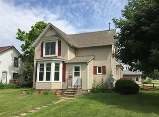 715 E 6th St, Vinton, IA