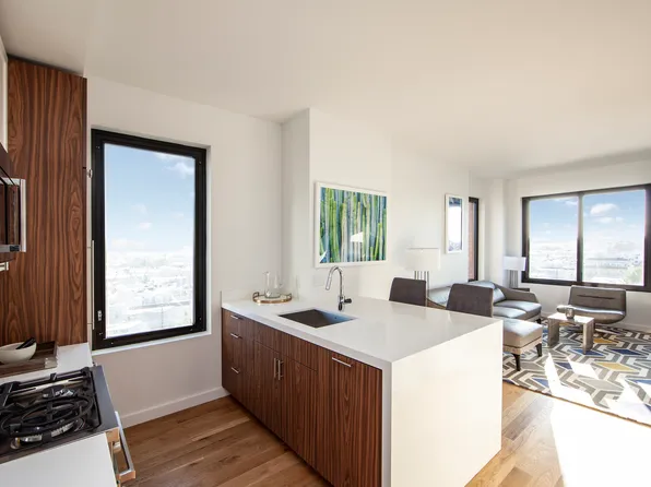 1127 Willoughby Avenue image 2 of 5