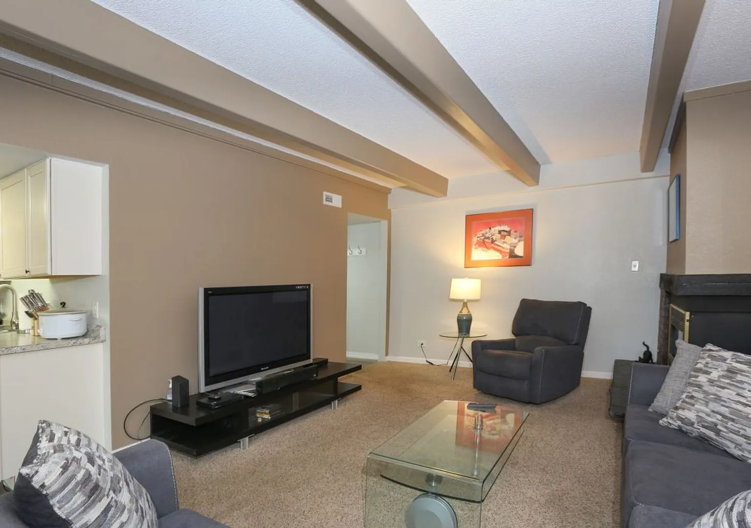 2 bed, 2 bath in Breckenridge! Winter seasonal! Heat included — Photo 3