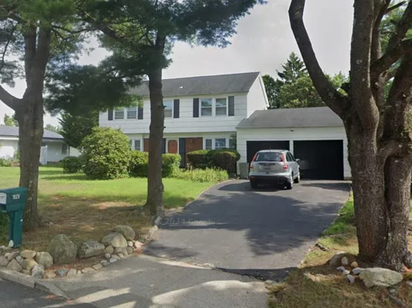 30 Segatogue Lane, South Setauket, NY 11720