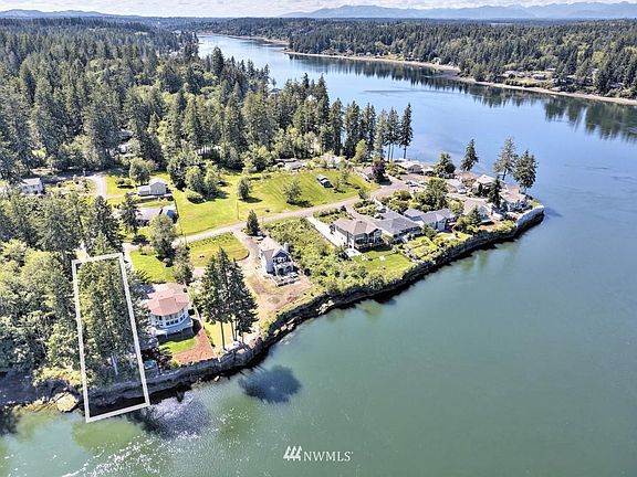 3rd image of 111 SE Skookum View Dr