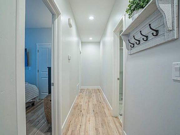 3rd image of 1315 F St APT 2