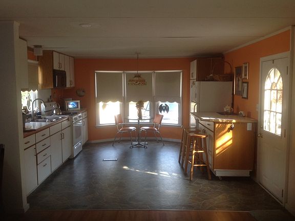 3rd image of 22 Davis Pl Unit 22