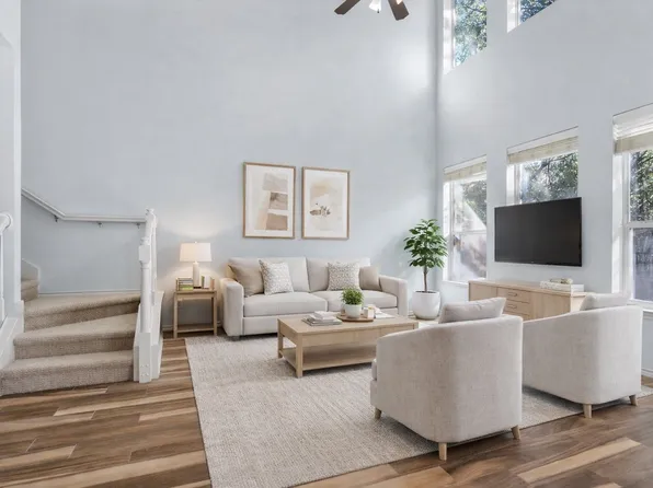 244 Turnberry Ln, Lewisville, TX 75067