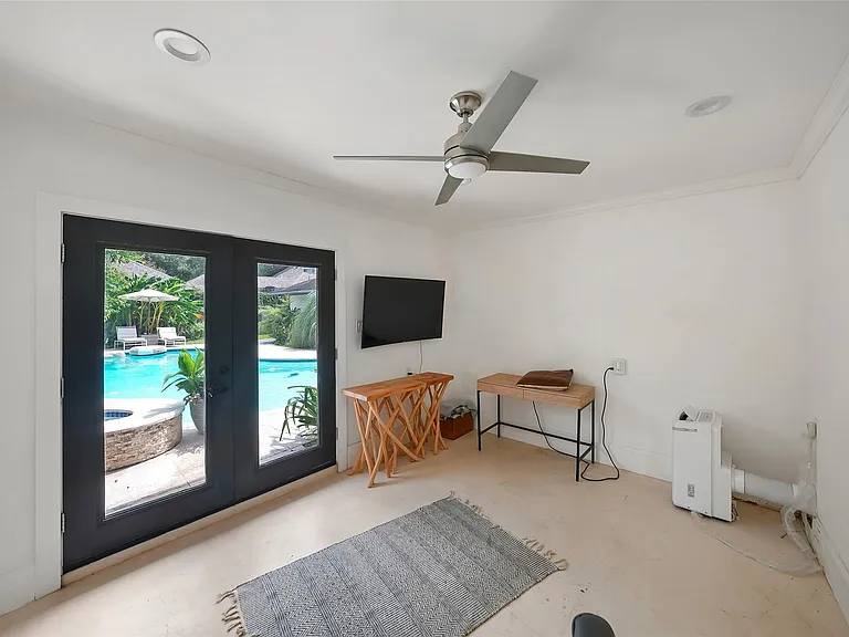 9411 Endicott Ln — Photo 40