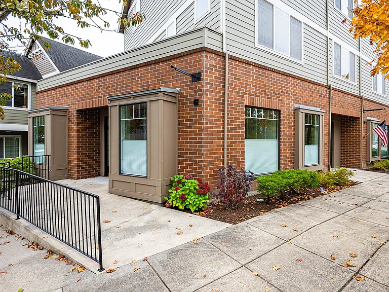 1497-1549 NE Market Dr — Photo 6