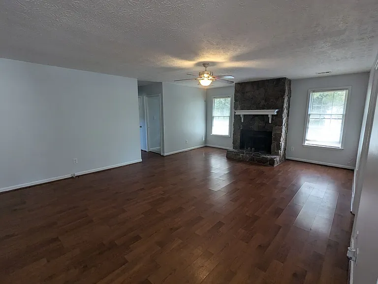 2316 Hammond Ct — Photo 3