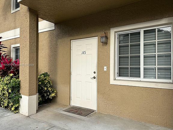 2nd image of 4802 Washington St #5