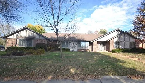 100 Brian Dr photo 1