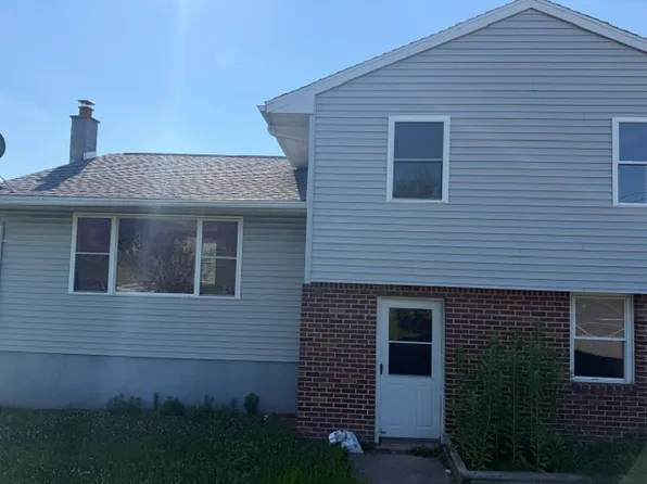 421 S Mountain Blvd, Mountain Top, PA 18707