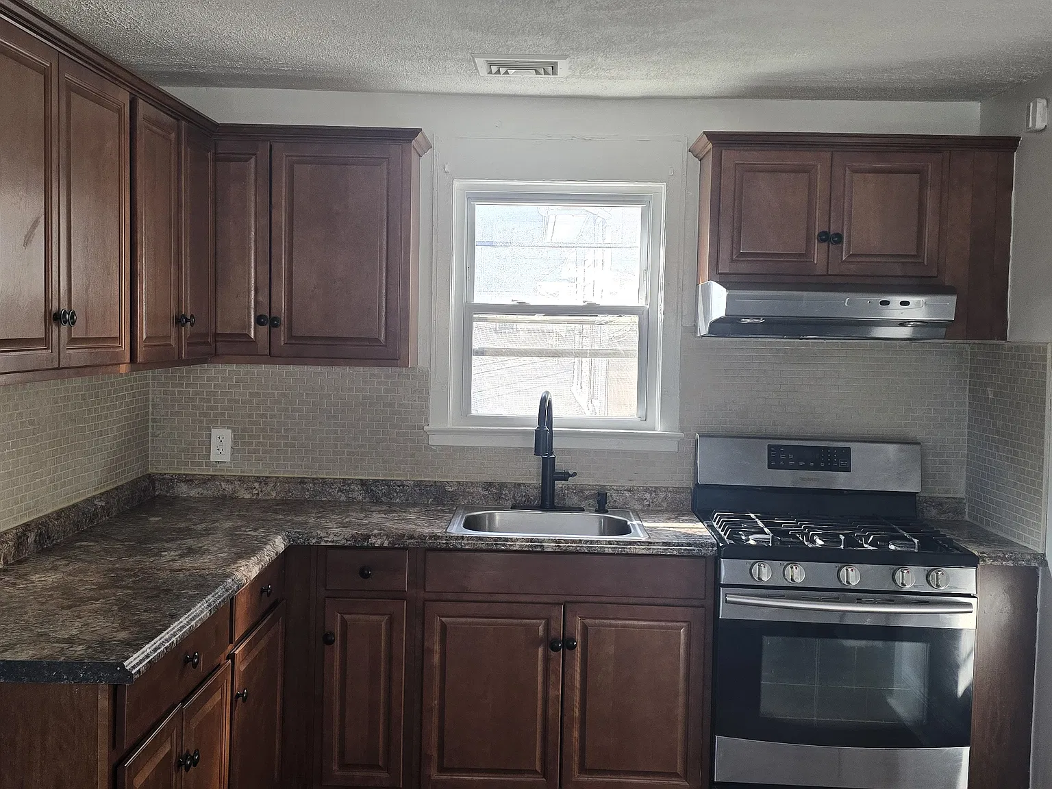 3 bed, $2,900 — Photo 2