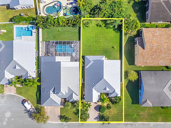 3rd image of 302 NW Westover Court