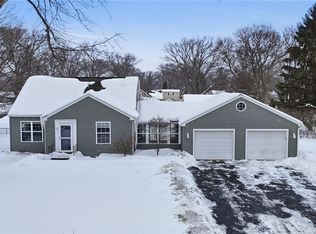 250 Norwood Cir, Webster, NY 14580