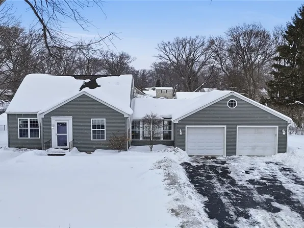 250 Norwood Cir, Webster, NY 14580