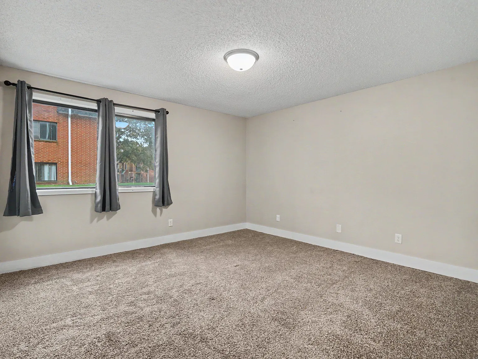 2 bed, 1.5 bath, 915 sqft, $925 — Photo 4