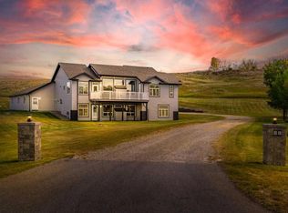 88 SW Sharp Hill Dr, Rocky View County, AB T4A0P4