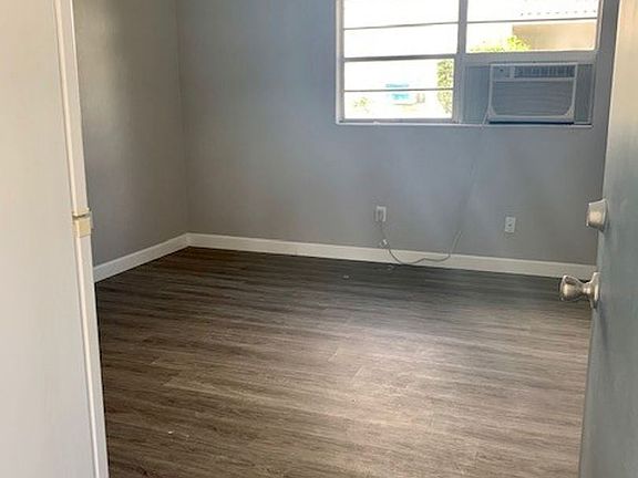 3rd image of 1625 Elizabeth St APT 1A