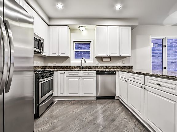 4th image of 3230 N Seminary Ave #1