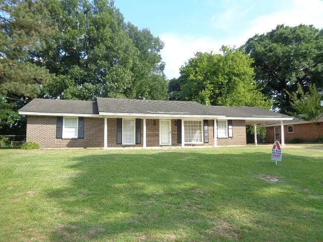 3 bed, 1449 sqft, $1,295 — Photo 1
