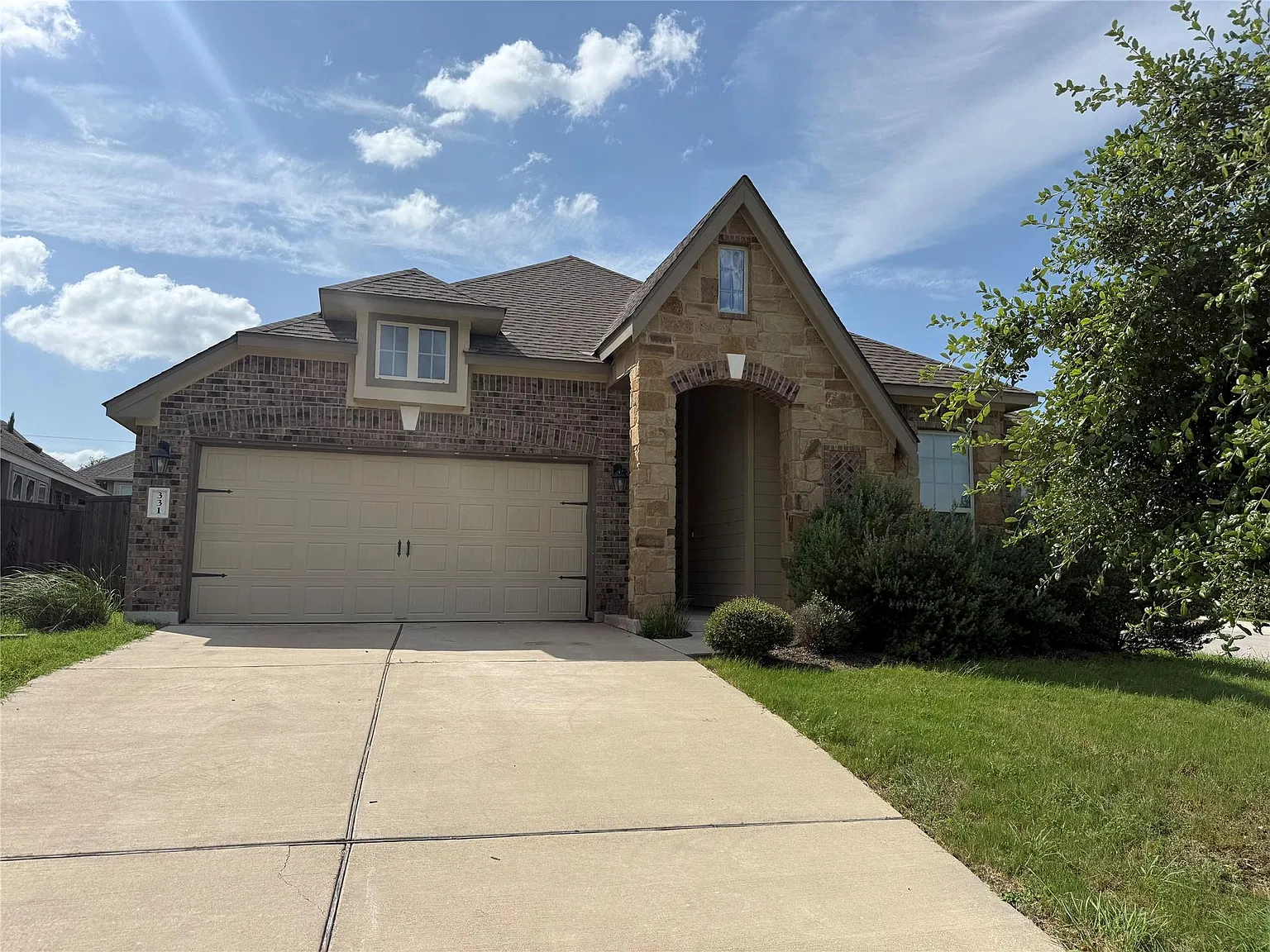 3 bed, 2.0 bath, 1959 sqft, $2,150 — Photo 1