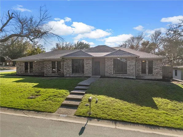 3900 Green Oak Dr, Waco, TX 76710