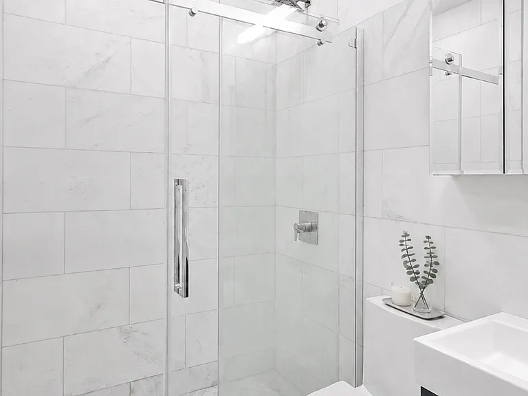 122 E 37th St #1 — Photo 9