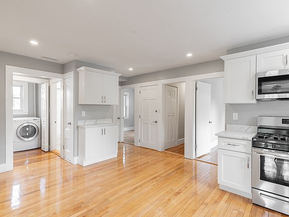 2nd image of 95 Spruce St Floor 2