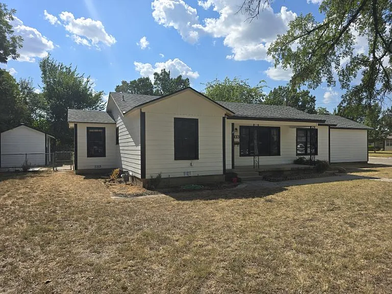 933 Carondolet Ct — Photo 2