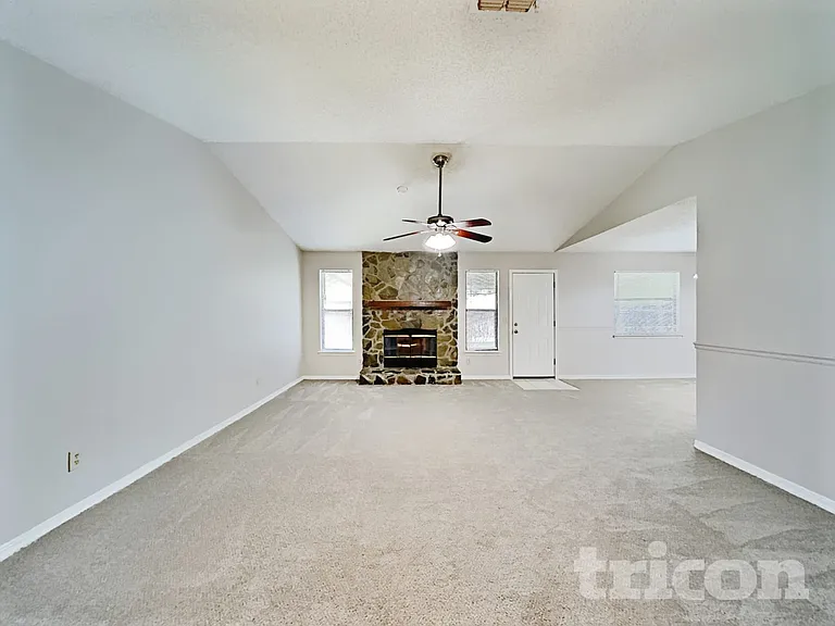 7280 Eagles Perch Dr — Photo 2