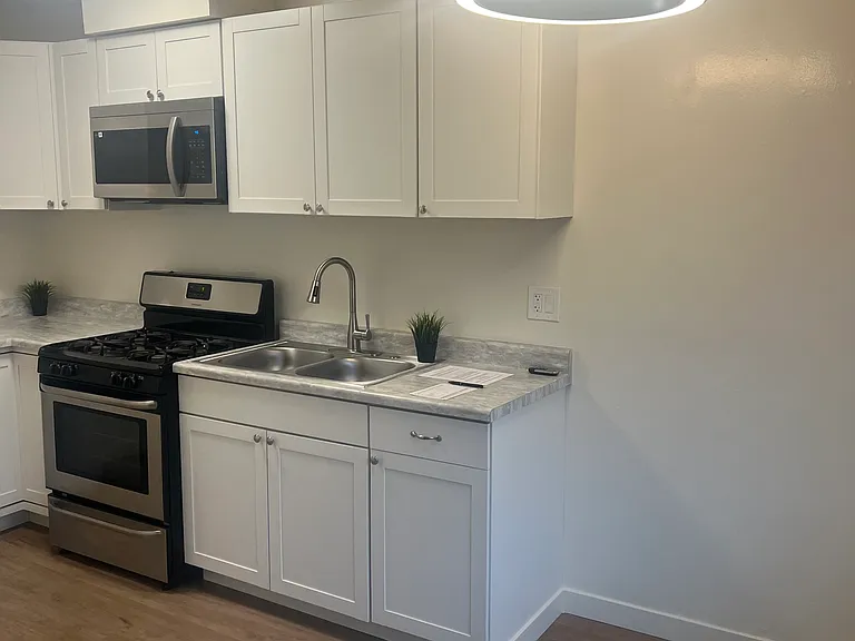 Northpoint Apartments — Photo 16