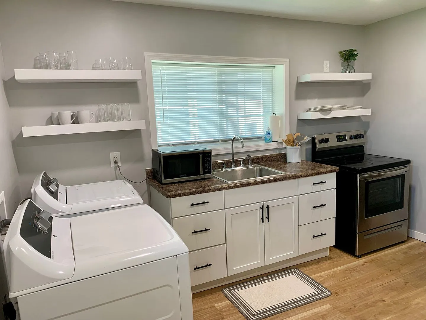 Furnished Rental — Photo 3