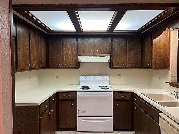 4th image of 2517 W Hefner Rd