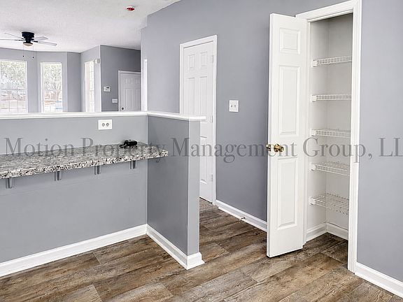 4th image of 6710 Sunset Hills Blvd