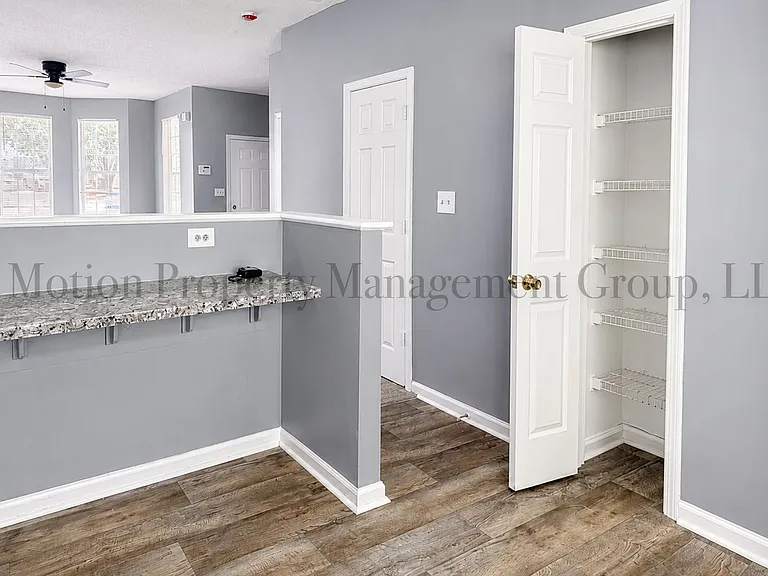 6710 Sunset Hills Blvd — Photo 4