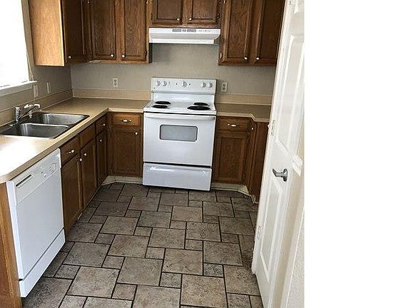 3rd image of 1455 Woodhall Ct
