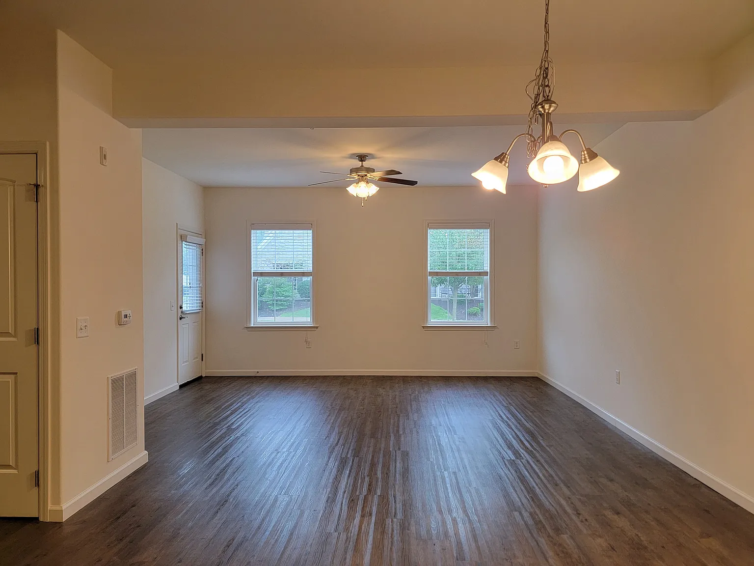 1 bed, 950 sqft, $1,595 — Photo 4
