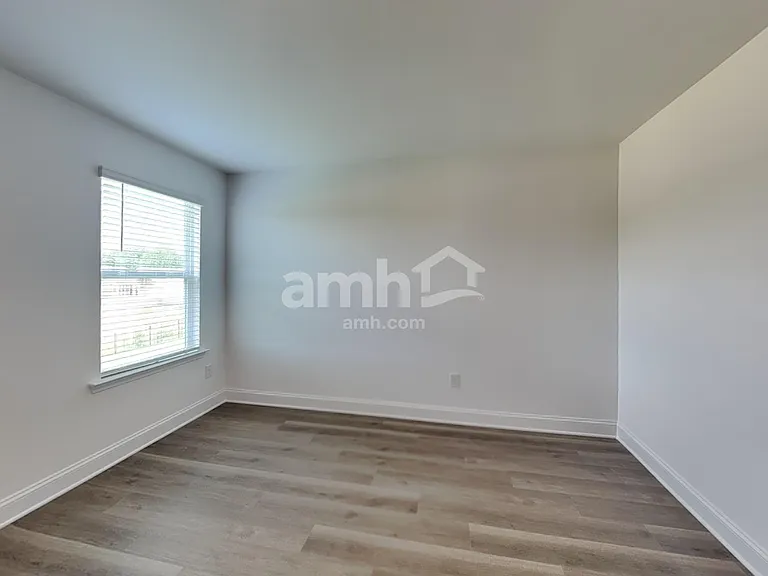 1124 Livengood Way — Photo 16
