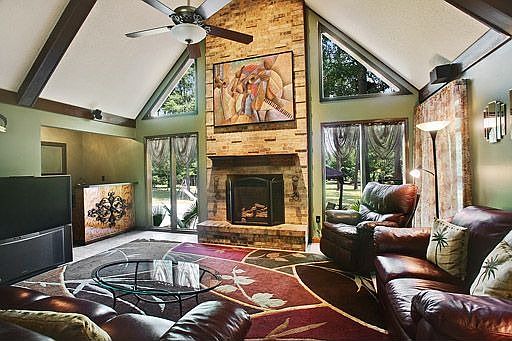16\' cathedral ceilings &amp; gorgeous fireplace in Den.