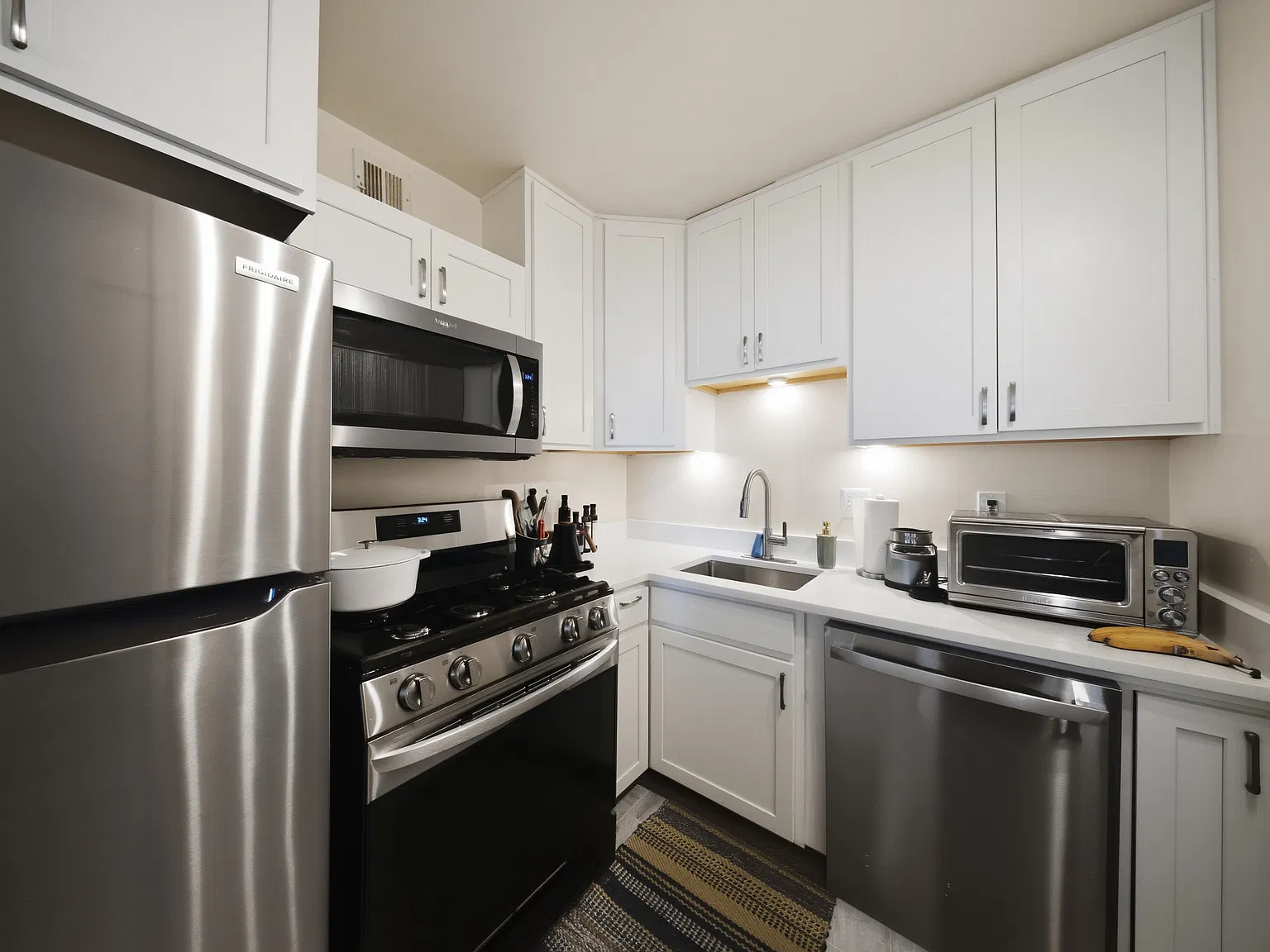 1 bed, 658 sqft, $1,950 — Photo 2