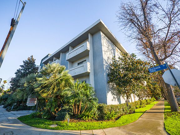 2nd image of 13860.6 Burbank Blvd #2