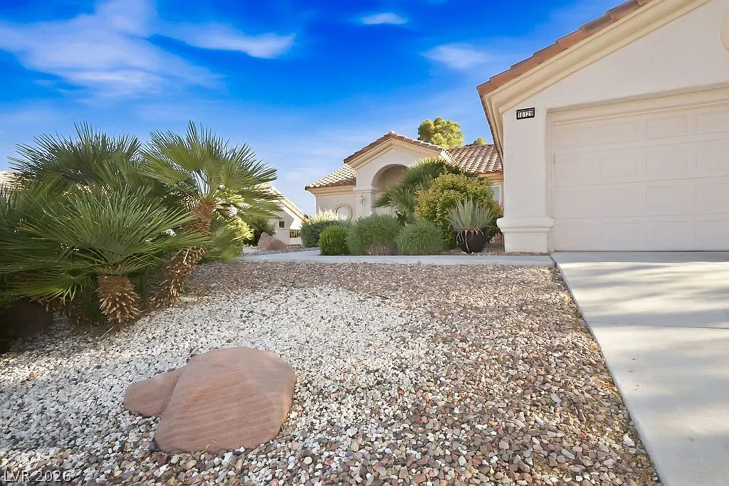 2 bed, 2.0 bath, 1388 sqft, $1,850 — Photo 2
