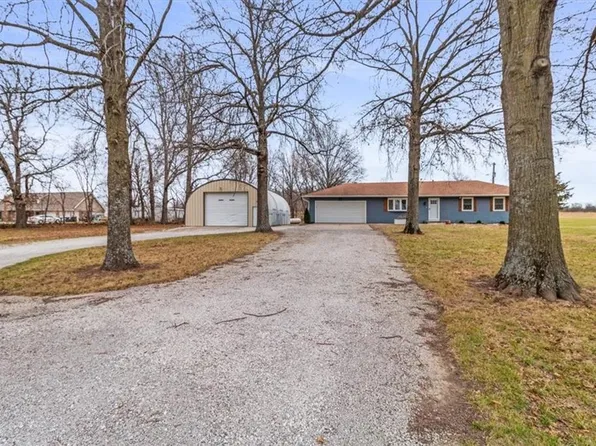 24307 S Rockhaven Rd, Peculiar, MO 64078