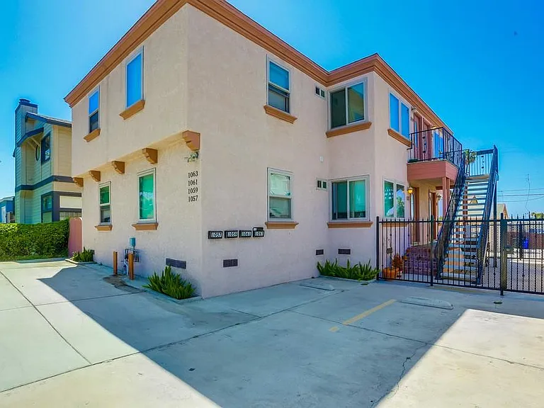 1063 Loring St — Photo 24
